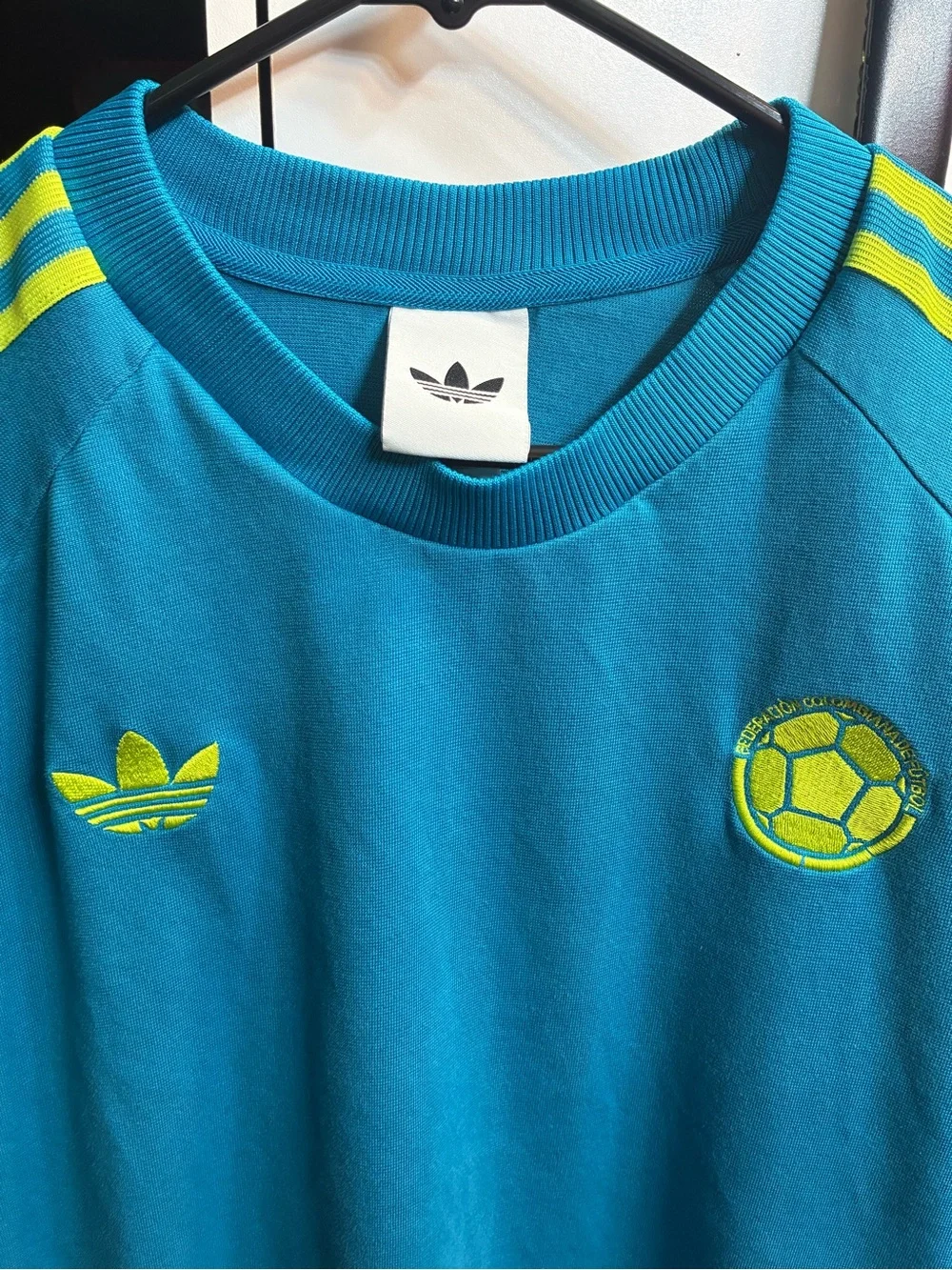 COLOMBIA ADIDAS ORIGINALS SHIRT SIZE XL